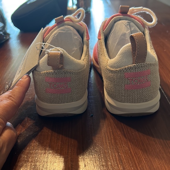 NWT Sz 7 Tom’s Cabrillo tea rose canvas sneakers - Picture 4 of 4